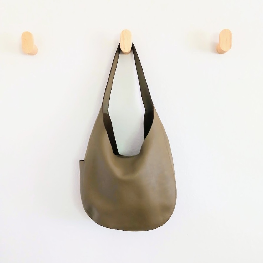 Madewell The Oversized Shopper Bag in Olive Leather